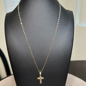 🔴SOLD🔴 10K Gold Cross Pendant Necklace